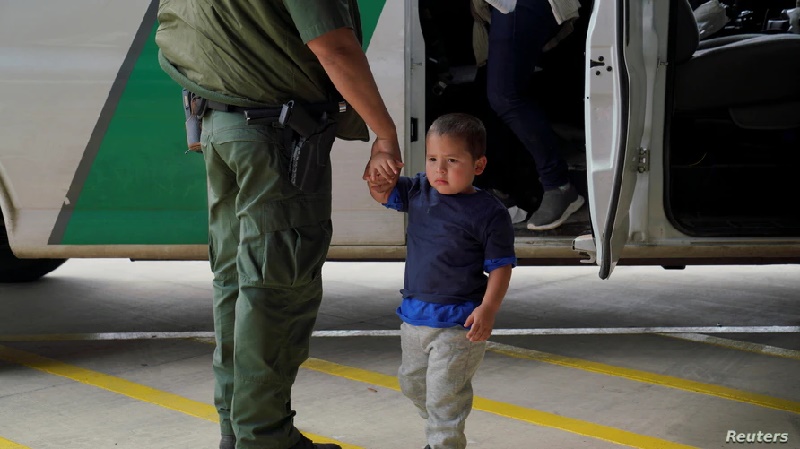 Menores migrantes detenidos en EEUU podrán hablar más tiempo con su familia Menores migrantes detenidos en EEUU
