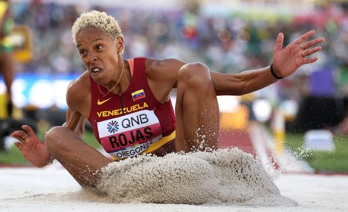 La venezolana Yulimar Rojas es la primera tricampeona del mundo en salto triple venezolana Yulimar Rojas