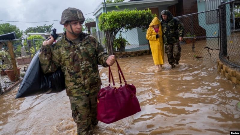 Biden visita Puerto Rico en medio de esfuerzos de recuperación del huracán Biden visita Puerto Rico