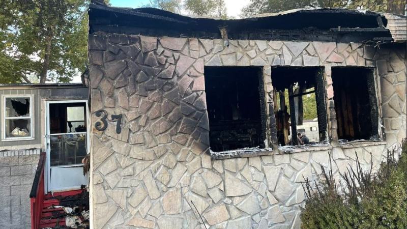 Mueren dos personas tras incendio de casa móvil en KCK incendio de casa móvil en KCK