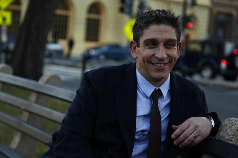 Richard Blanco, el poeta cubanoamericano que aborda problemas de identidad de migrantes en EEUU Richard Blanco