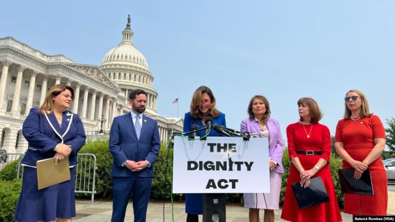 Congresistas en EEUU presentan reforma migratoria que incluye pagos para acceder a estatus legal acceder a estatus legal