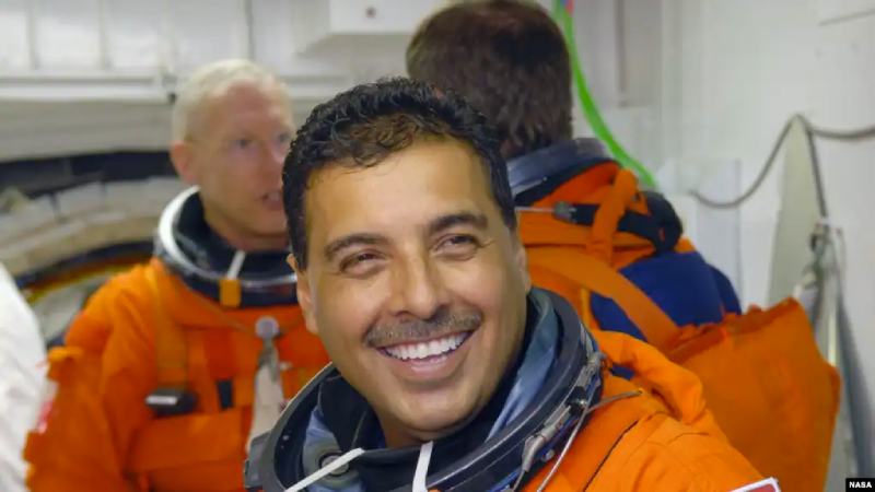 astronauta latino