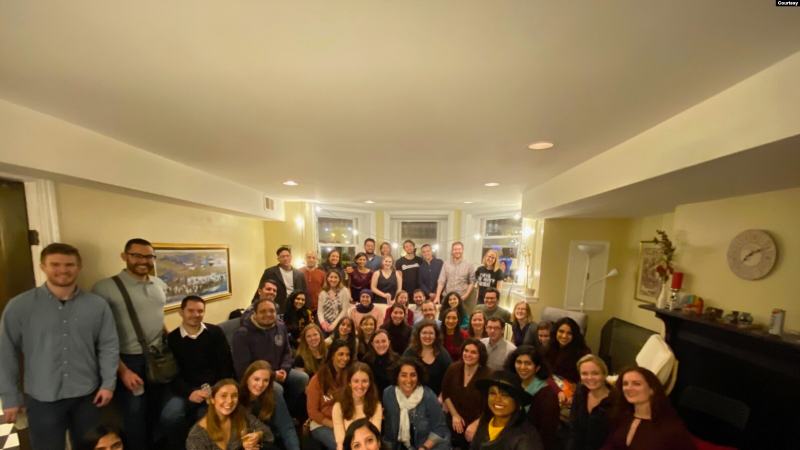 Antes de salir de Estados Unidos, Tawheeda Wahabzada, ex beneficiaria de DACA, decidió pasar tiempo con su familia y, en enero de 2020, organizó una fiesta de "autodeportación". (Foto cortesía de Tawheeda Wahabzada)