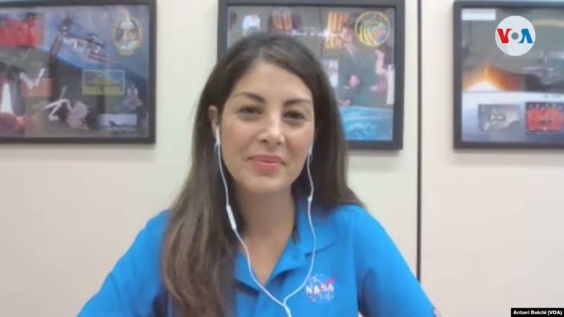 Una colombiana hace historia al graduarse en NASA