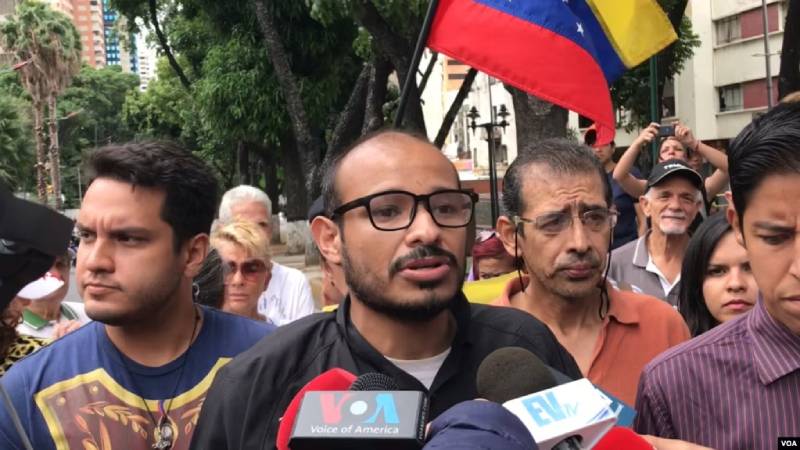 Detienen a periodista y líder comunitario acusado de intentar asesinar a Maduro