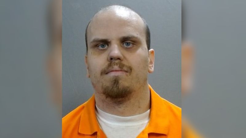 Sentencian a un hombre de Wichita a casi 2 años de prisión por amenazar con matar al presidente Biden Sentencian a un hombre de Wichita a casi 2 años de prisión por amenazar con matar al presidente Biden