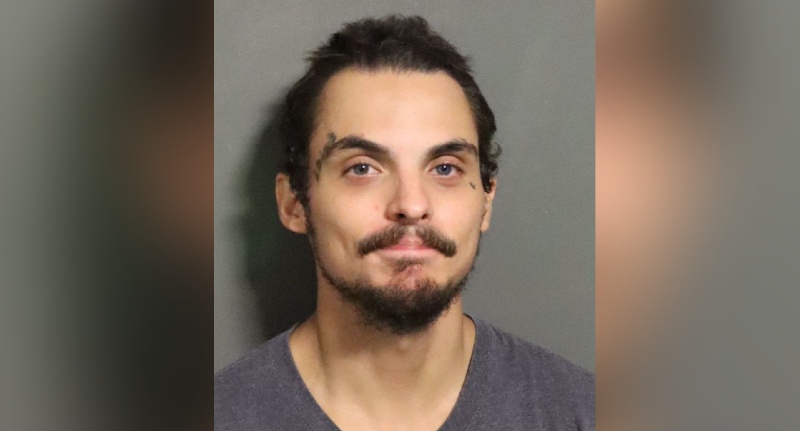 Buscan a hombre armado y peligroso en el condado de Douglas Buscan a hombre armado y peligroso en el condado de Douglas