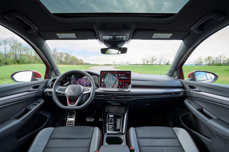 Renovados GTI y Golf R del 2025.