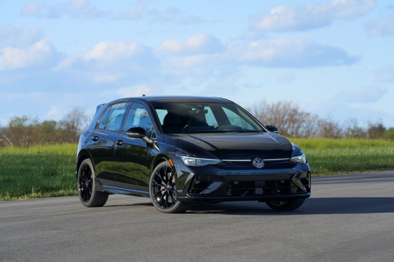 renovados GTI y Golf R del 2025