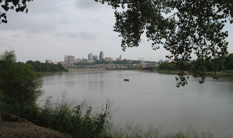 Hallado sin vida pescador asiático desaparecido en río de Kansas City Hallado sin vida pescador asiático desaparecido en río de Kansas City