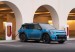 ¿Cuáles son las áreas metropolitanas con más y menos cargadores para vehículos eléctricos?